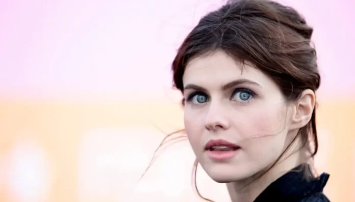 Alexandra Daddario eyes